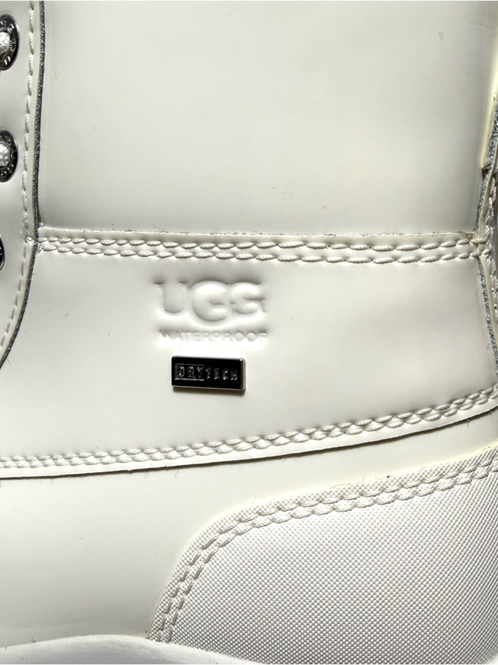 UGG Adirondack lll Patent Boot in All White Lace-Up Winter Ankle Boots | Size 6 - Picture 7 of 8